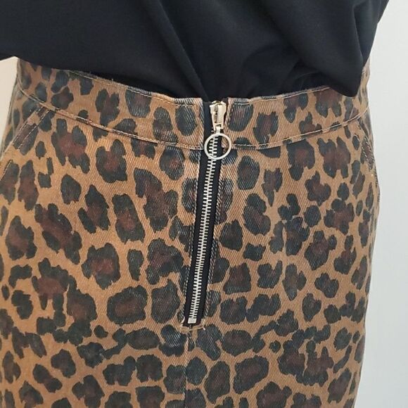 Hayden Brown Leopard Print Denim Skirt Size Large - Picture 2 of 6